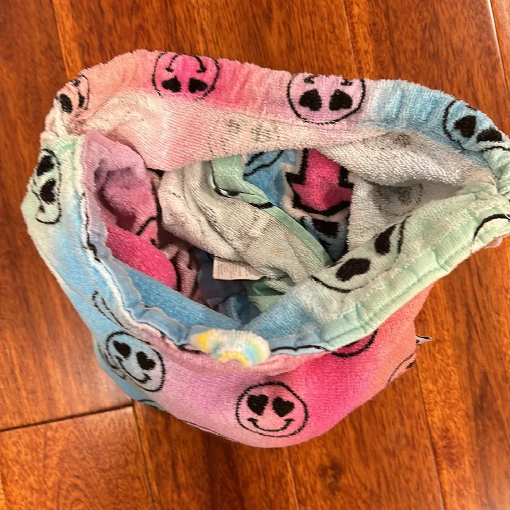 100% cotton “Good Vibes” backpack towel